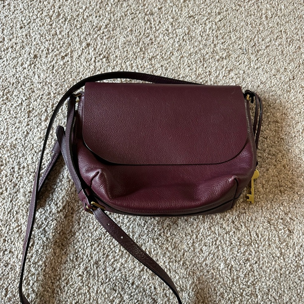Elegant Burgundy Leather Crossbody Bag